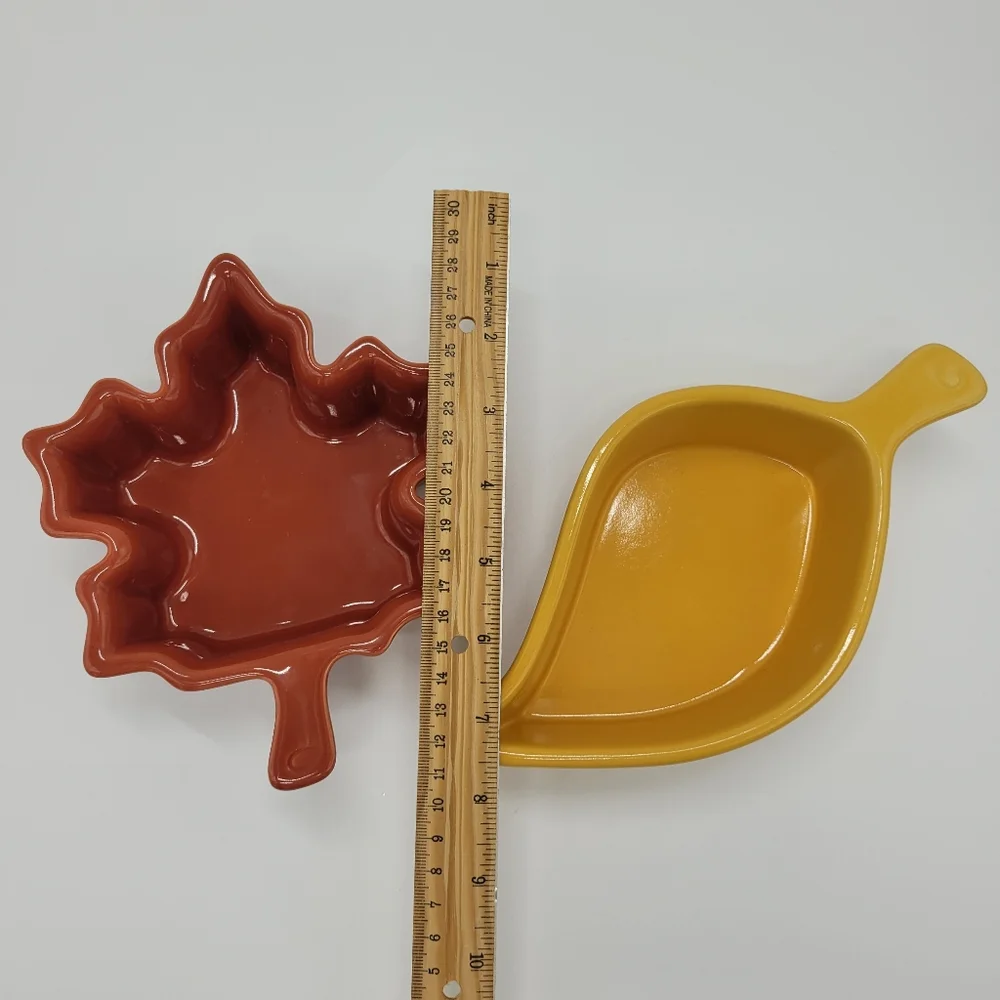 Chantal Leaf Bakeware Tabletop Decor Set Of 2 Leaves Yellow Rust Fall Autumn